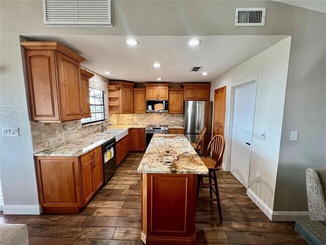 Building Photo - 3006 Country Lake Dr