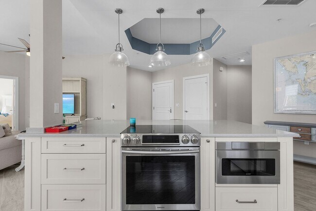 Building Photo - SPECTACULAR CUSTOM DESIGNED REMODELED 3 BR, 2 BTH
