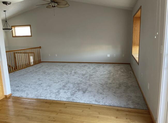 Building Photo - 2706 Wheatland Dr S