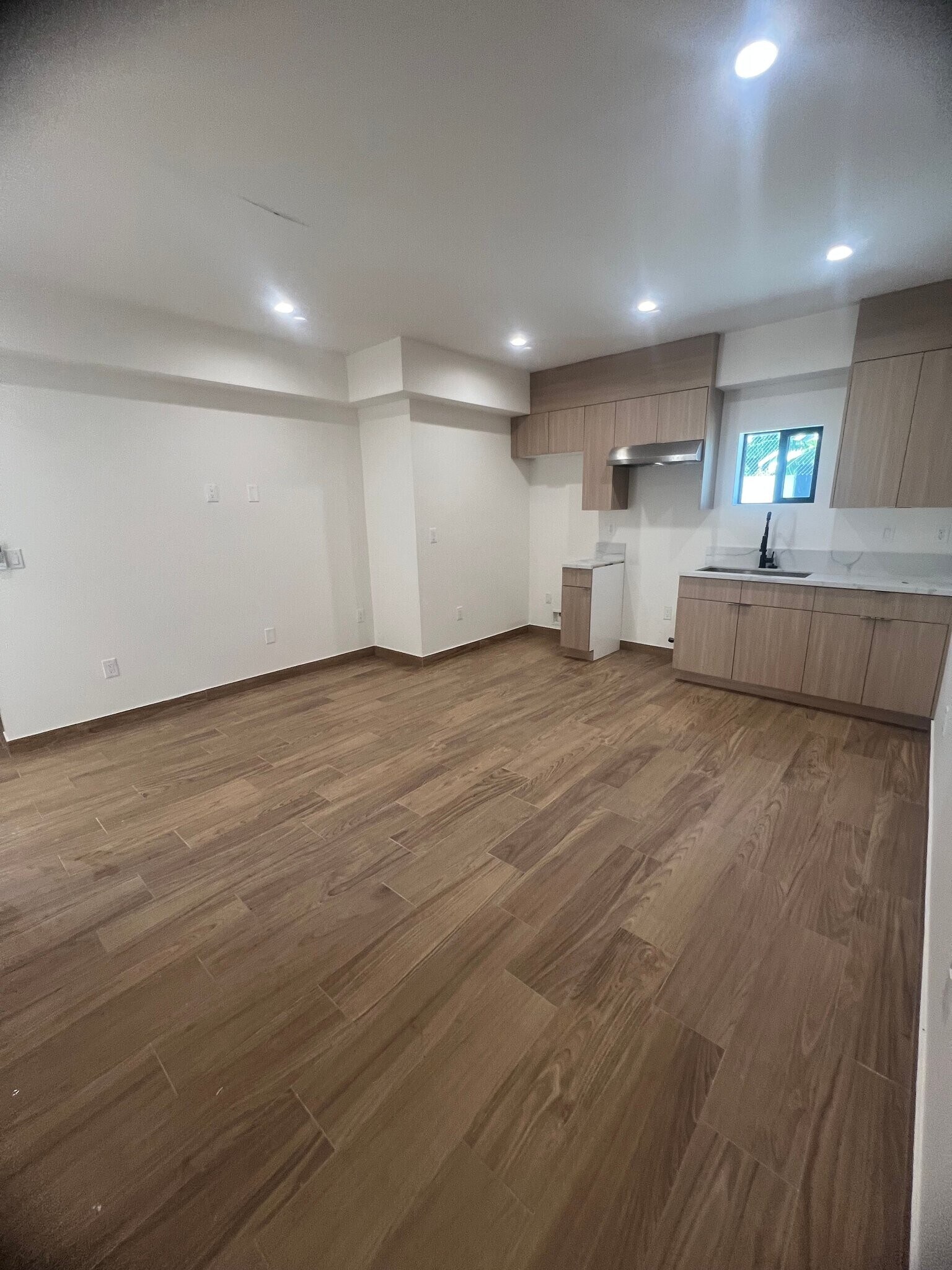 Building Photo - 6903 Fulton Ave