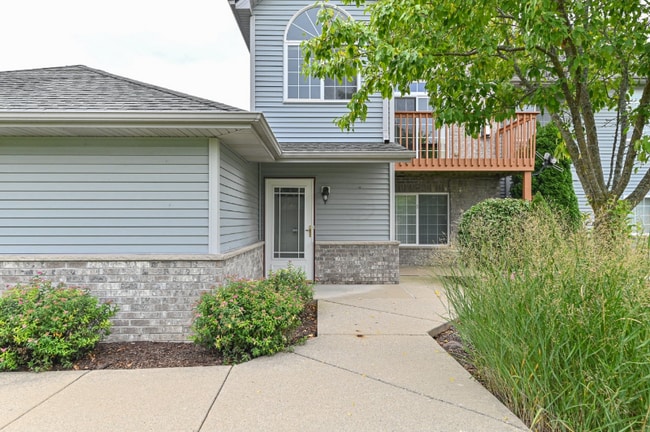 Building Photo - 2209 N University Dr