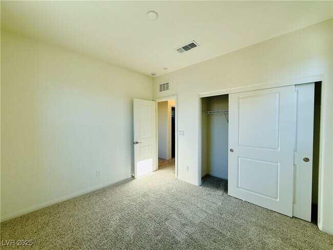 Building Photo - 1544 Little Penguin St