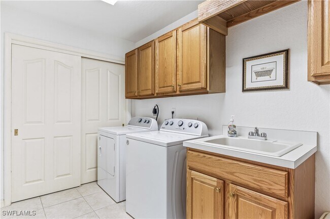 Building Photo - 4395 Dover Ct