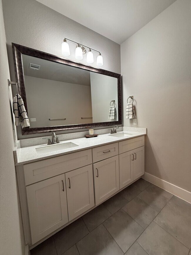 Building Photo - 3/2/2 GREAT NEIGHBORHOOD