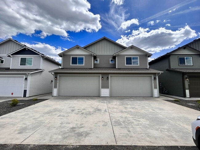 Building Photo - 4800-4802 E Fairview Ave