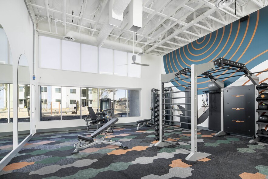 Building Photo - Horizon North