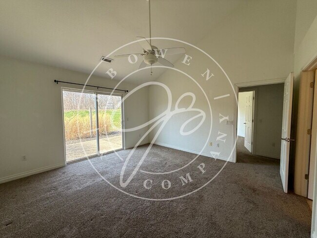 Building Photo - "Charming 2-Bed Condo with Fireplace & Scenic Views on Fox Cove Dr, Perrysburg!"