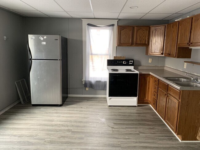 Primary Photo - 110 E 4th Ave