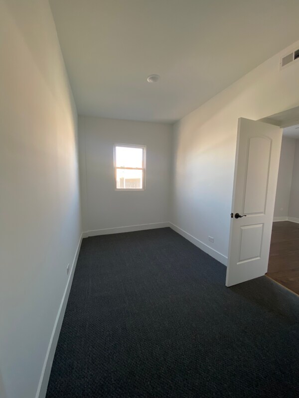 Building Photo - 5558 W Congress Pkwy