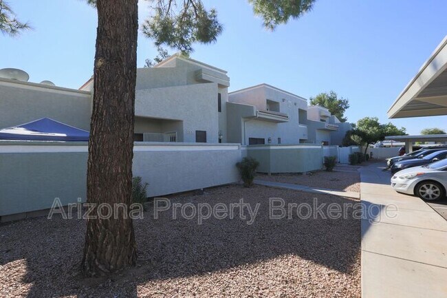 Building Photo - 850 S River Dr