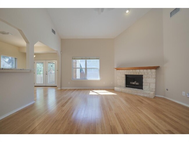 Building Photo - 5709 Pecanwood Ln