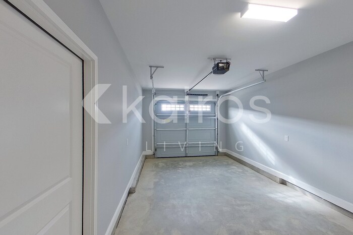 Building Photo - 3705 Oak Leaf Wy