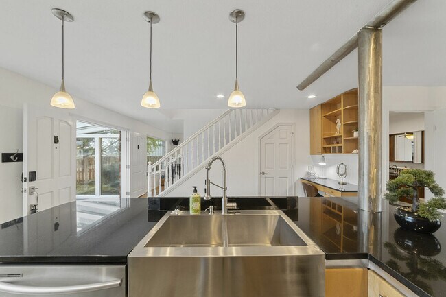 Building Photo - 4132 Matia Dr