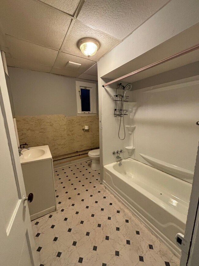 Building Photo - 409 Honesdale St