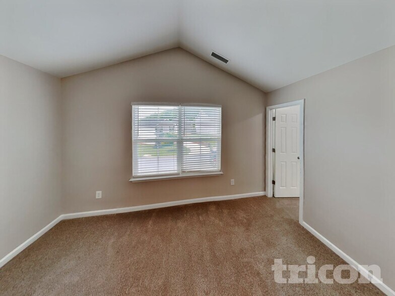 Building Photo - 5 Stanwick Ct