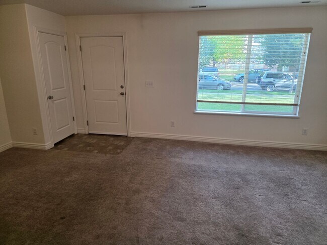 Building Photo - 482 E 475 N