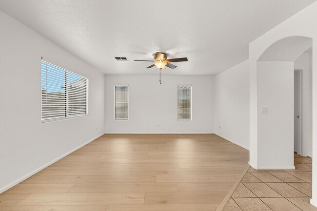 Building Photo - Solar Home with Nice Floorplan in a Great ...