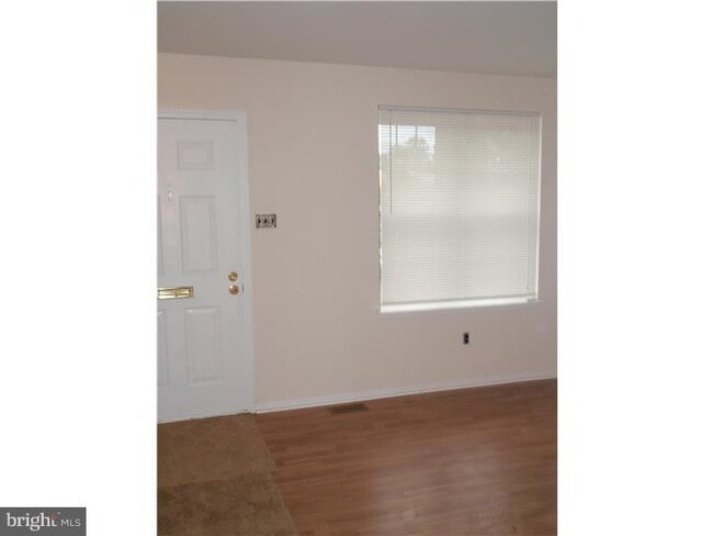 Building Photo - 404 Hopkins Ct