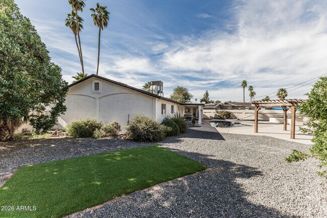 Building Photo - 641 N Dawn Cir