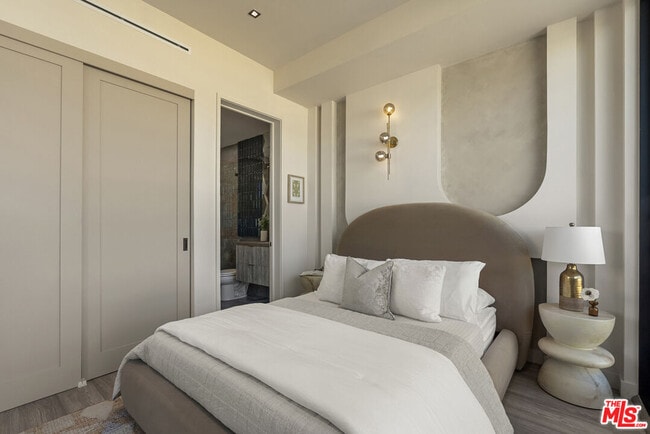 Building Photo - 1021 N Ogden Dr