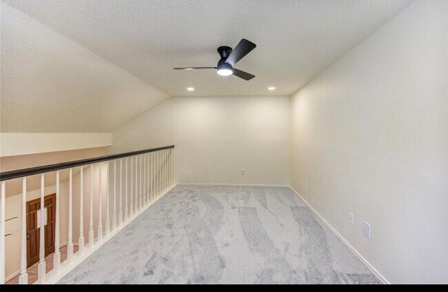 Building Photo - 16830 Scenic Gardens Dr
