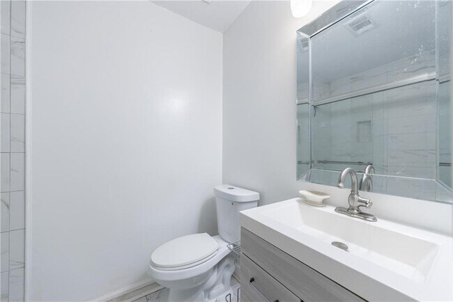 Building Photo - 27306 Plantation Dr NE