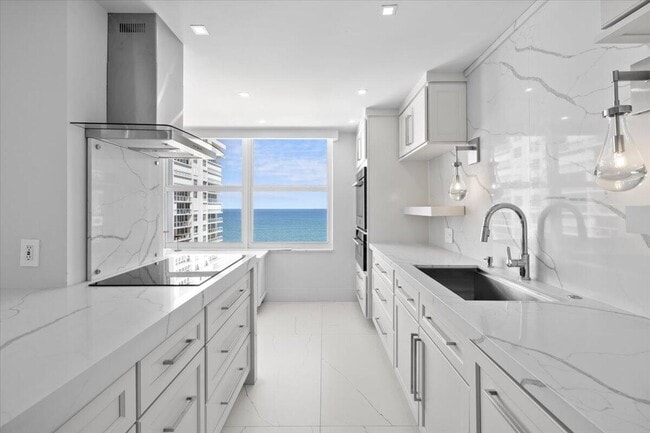 Building Photo - 4300 N Ocean Blvd