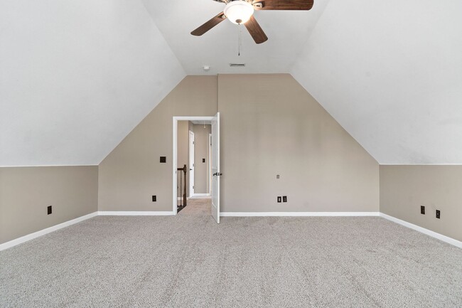 Building Photo - Pet Friendly Three Bedroom with Bonus!