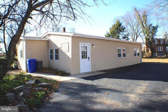 Building Photo - 7330 Sycamore Ave