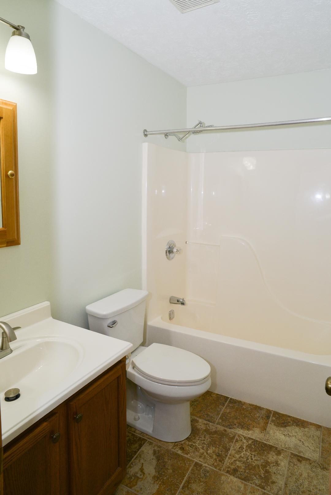 2nd Floor Bath - 152 Villa Dr