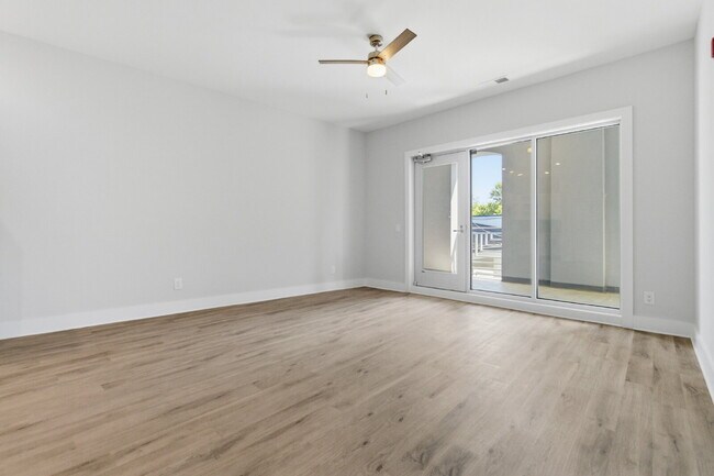 Building Photo - Downtown Gastonia Condo