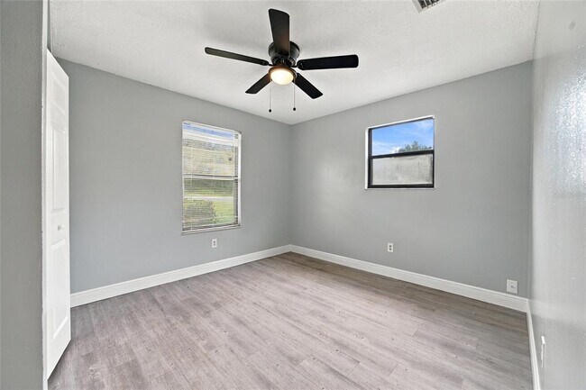 Building Photo - 65 Pine Trce