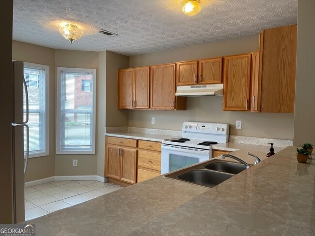 Building Photo - 2962 Stonecrest Ln