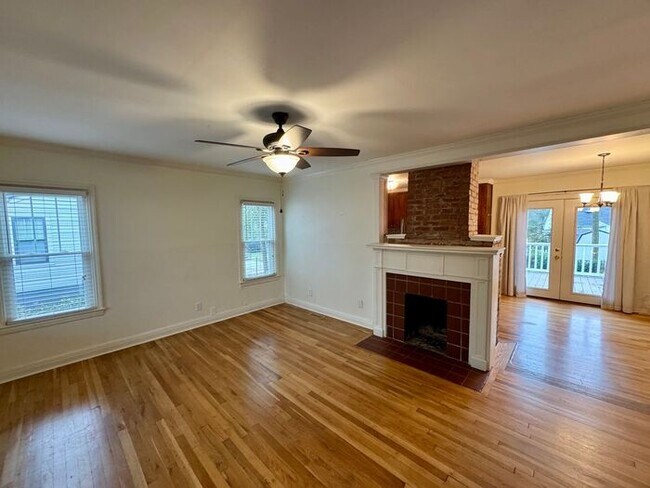 Building Photo - Just in time for the Holidays-Medical District Location, Character Galore