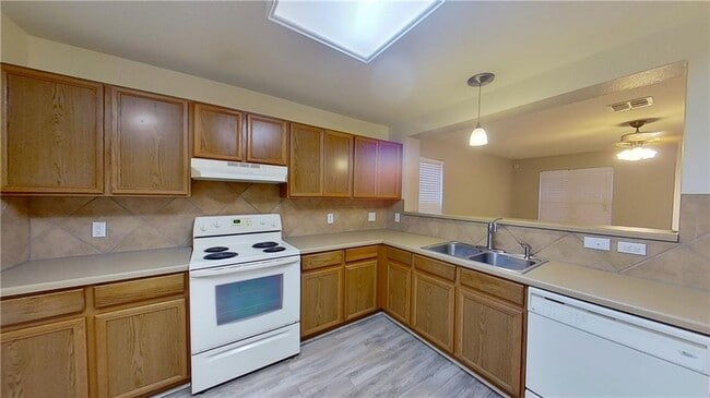 Building Photo - 2118 Nogales Trail