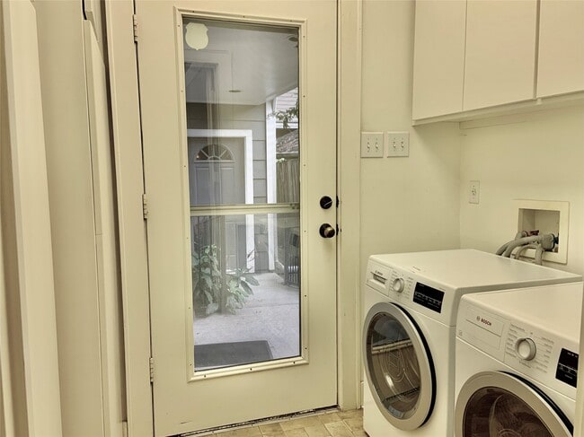 Building Photo - 2406 Elmen St