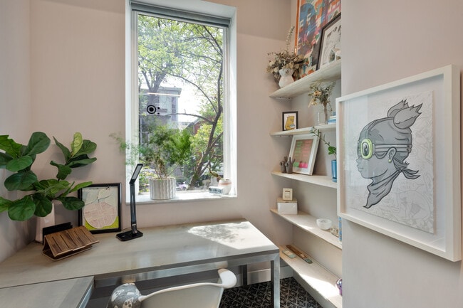 Building Photo - 1019 N Wolcott Ave