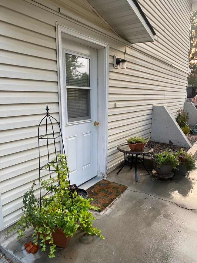 Building Photo - 132 N Bliss St