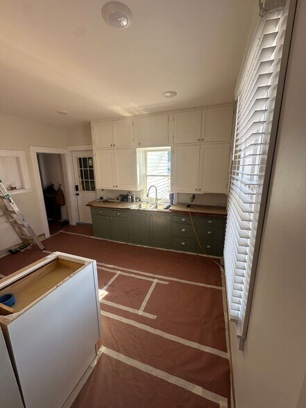 Building Photo - 321 Harrison St W