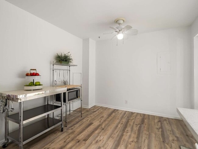 Building Photo - Awesome 2BE/1.5BA duplex in fantastic location in Nashville!