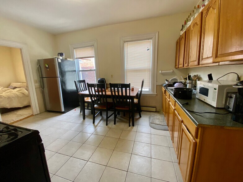 Building Photo - 103 Calumet St