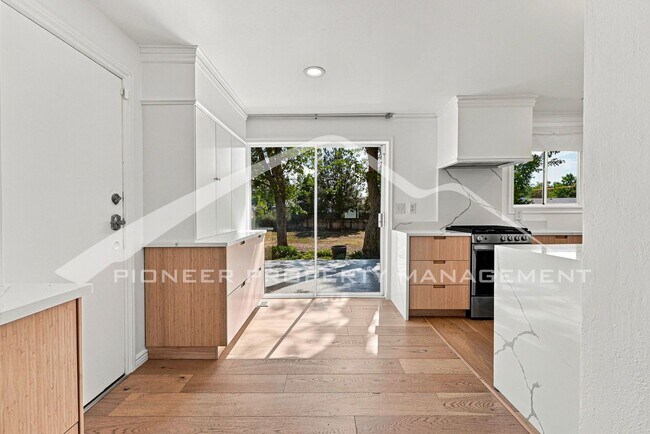 Building Photo - Charming Home with Washer/Dryer and 2-Car Garage