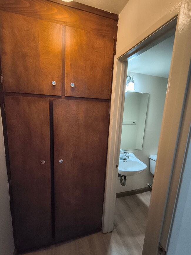 Building Photo - EBN T 22274 - 22278