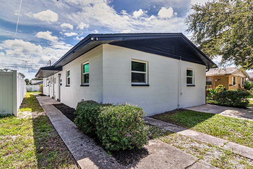 Building Photo - 508 91st Ave N