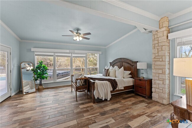 Building Photo - 1060 Great Oaks Dr
