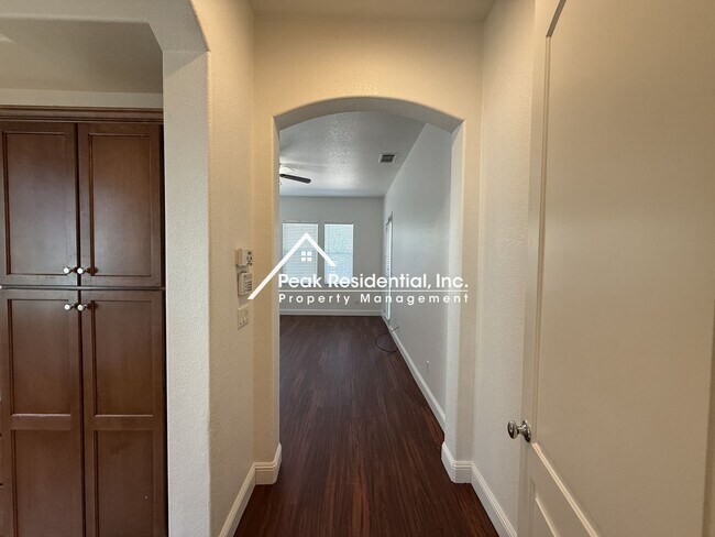 Building Photo - Charming 4 bedroom 2 bathroom home in Elk Grove!