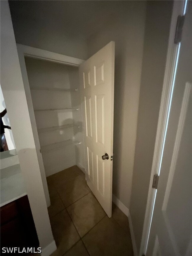 Building Photo - 742 Center Lake St