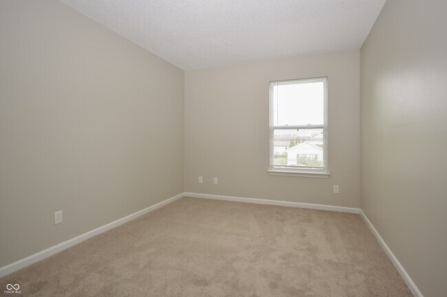 Building Photo - 2265 Shadowbrook Dr