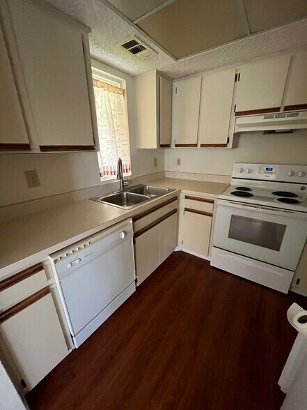 Building Photo - 1522 SE Royal Green Cir