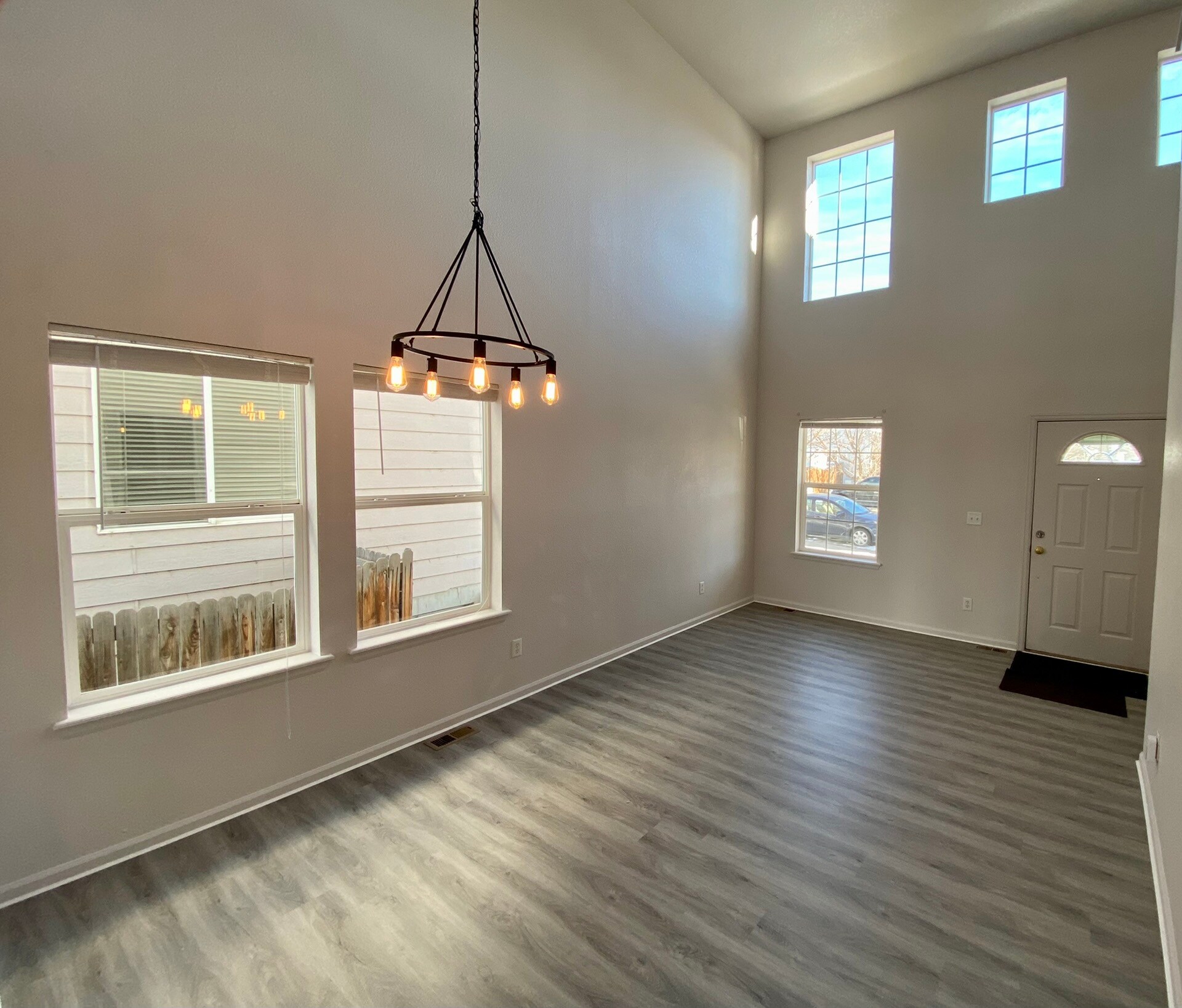 Building Photo - 1647 Wagonwheel Dr
